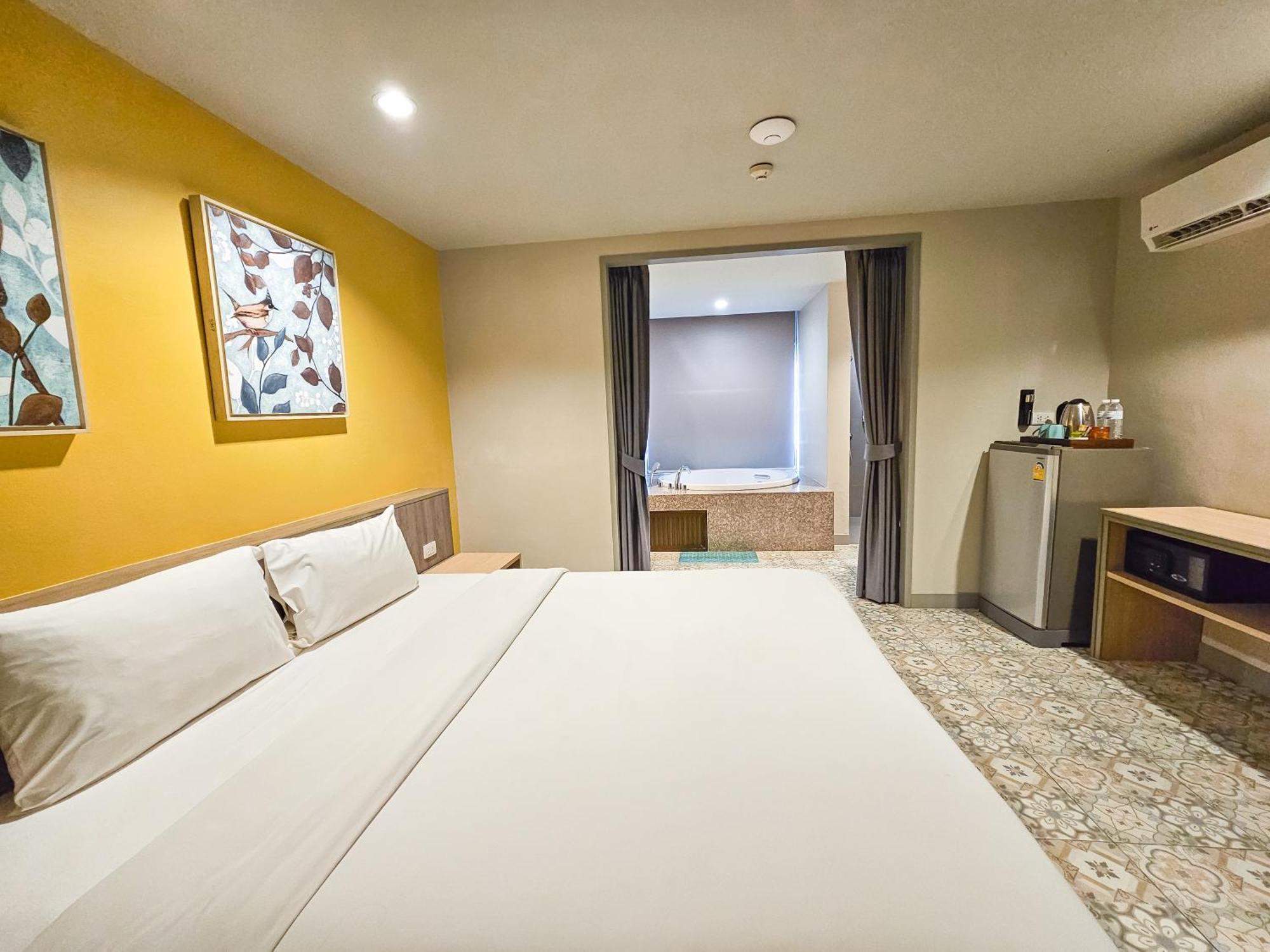 Recenta Suite Phuket Suanluang Dış mekan fotoğraf